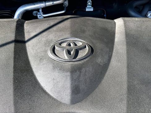 Used 2025 Toyota RAV4 XLE AWD/4WD image 34
