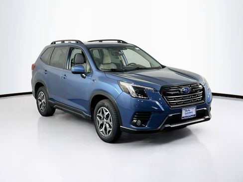 Used 2023 Subaru Forester Premium AWD/4WD image 3