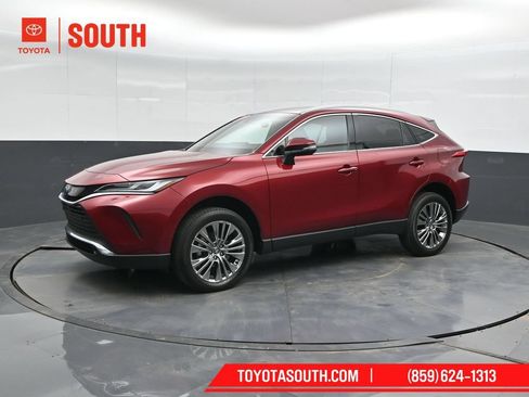 Used 2023 Toyota Venza XLE AWD/4WD image 6