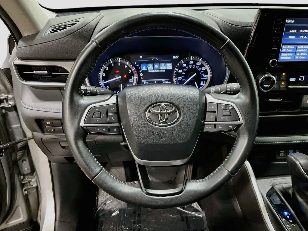 Used 2022 Toyota Highlander XLE FWD image 17