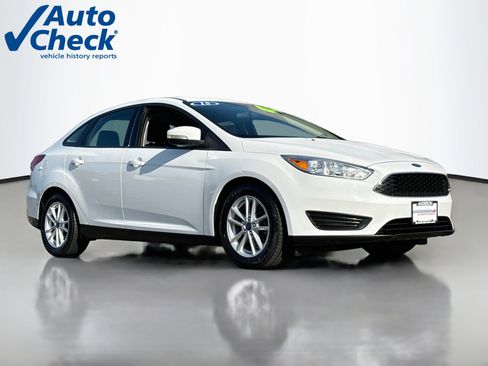 Used 2015 Ford Focus SE w/ SE Cold Weather Package FWD image 1