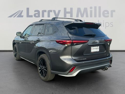 Certified 2023 Toyota Highlander XSE image 3