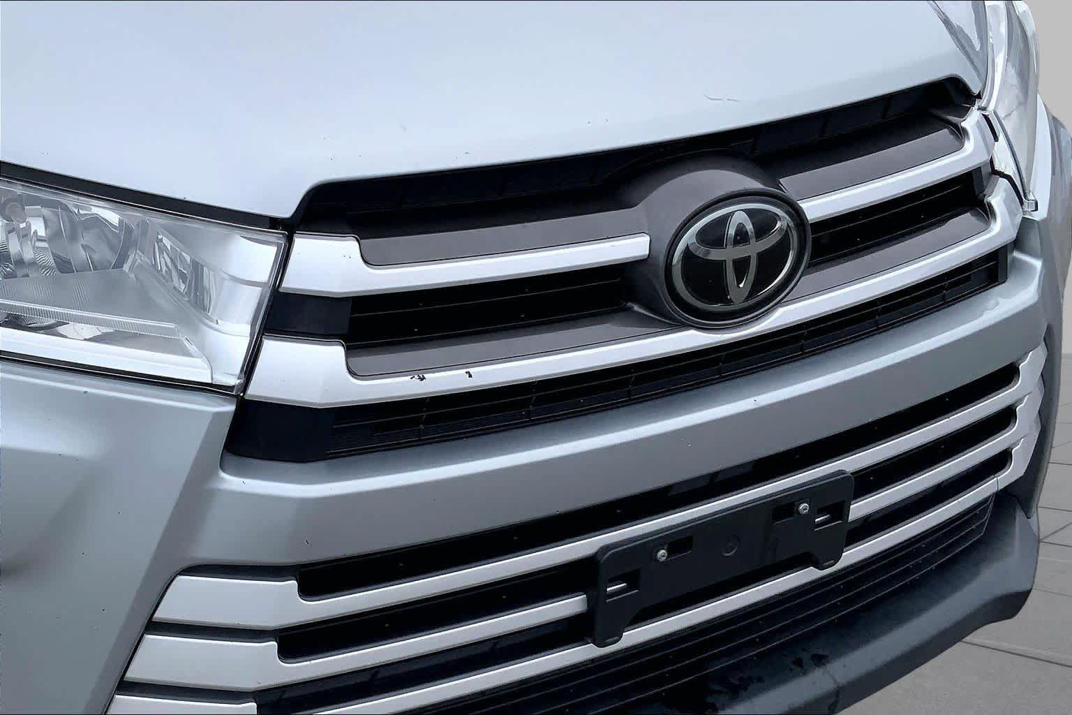 Used 2019 Toyota Highlander XLE AWD/4WD image 27