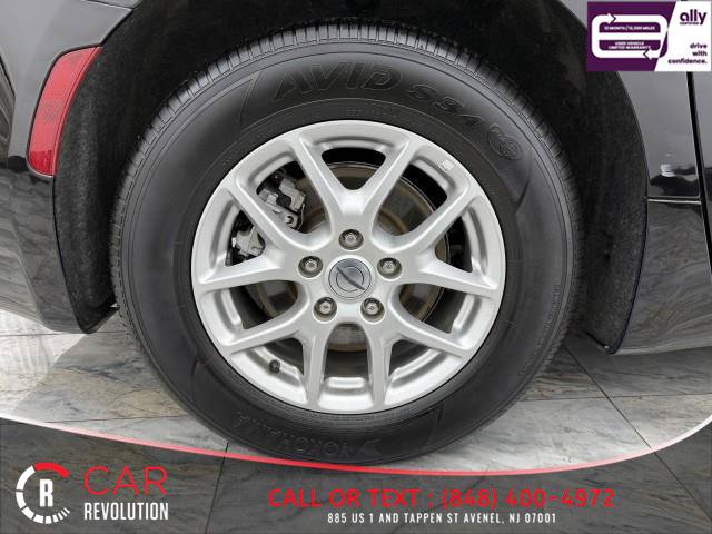 Used 2024 Chrysler Pacifica Touring-L FWD image 13