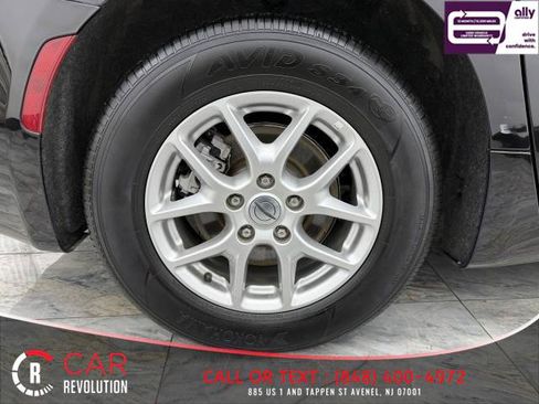 Used 2024 Chrysler Pacifica Touring-L FWD image 13
