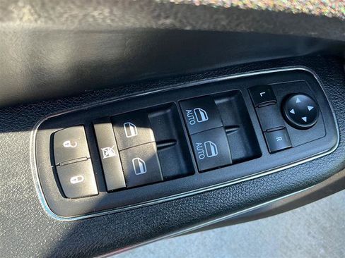 Used 2018 Chrysler 300 S w/ 300S Premium Group image 25