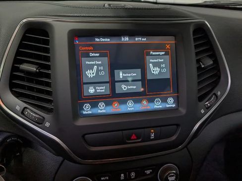 Used 2022 Jeep Cherokee Latitude w/ Sun & Sound Group AWD/4WD image 21