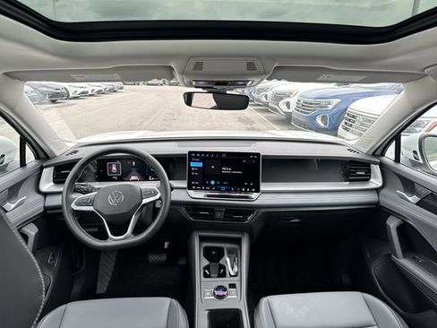 Used 2025 Volkswagen Tiguan SE AWD/4WD image 20