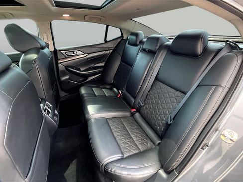 Used 2018 Nissan Maxima Platinum FWD image 20
