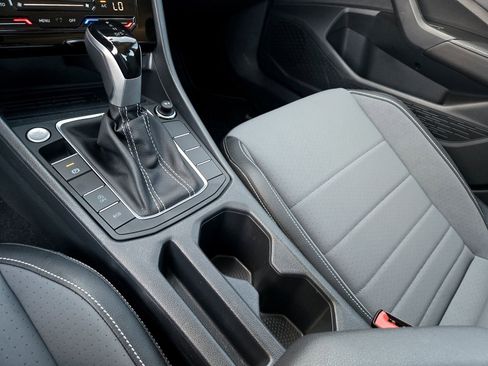 New 2025 Volkswagen Jetta SE image 13