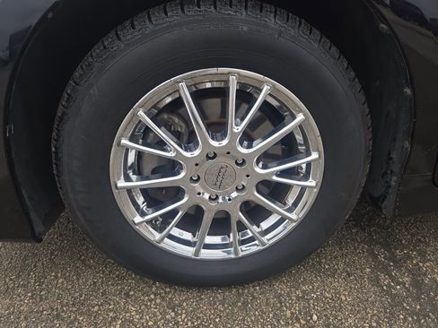 Used 2018 Toyota Sienna XLE w/ XLE Navigation Package image 10