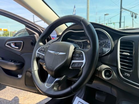 Used 2015 Chrysler 200 Limited w/ Convenience Group image 24