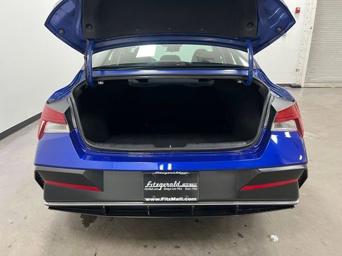 Used 2025 Hyundai Elantra SEL image 14