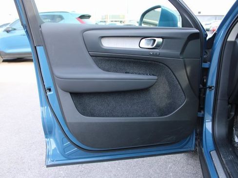 Used 2025 Volvo XC40 B5 Plus image 10