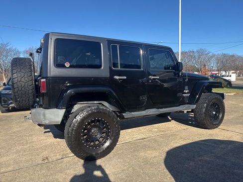 Used 2017 Jeep Wrangler Unlimited Sahara image 4