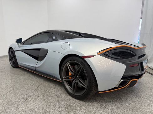 Used 2019 McLaren 570S Spider RWD image 17