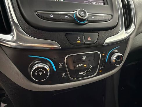 Used 2023 Chevrolet Equinox LS image 21