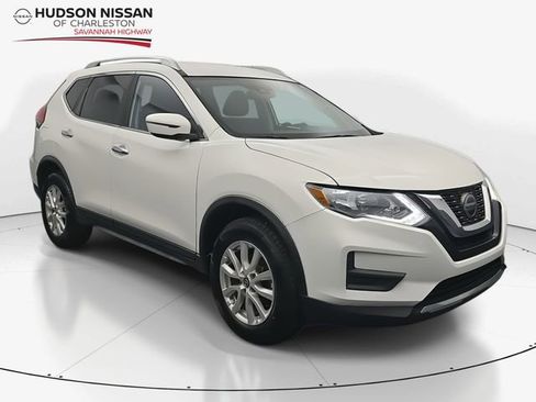 Used 2019 Nissan Rogue SV image 1