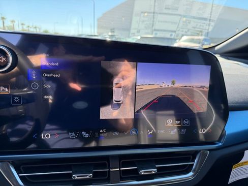 New 2026 Chevrolet Equinox EV LT image 29