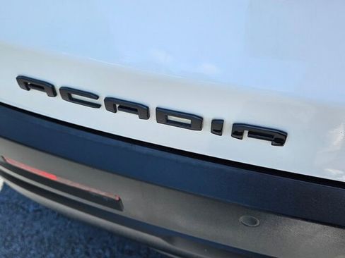 Used 2023 GMC Acadia SLT w/ Elevation Edition image 13