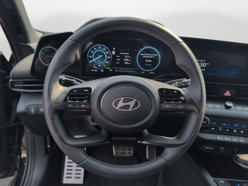 Used 2025 Hyundai Elantra SEL FWD image 10