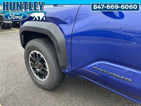 Used 2025 Toyota Tacoma TRD Off-Road w/ TRD Off Road Upgrade Package AWD/4WD image 9