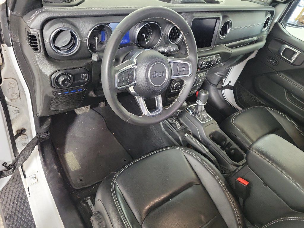 Used 2023 Jeep Wrangler Unlimited Sahara w/ Cold Weather Group AWD/4WD image 11