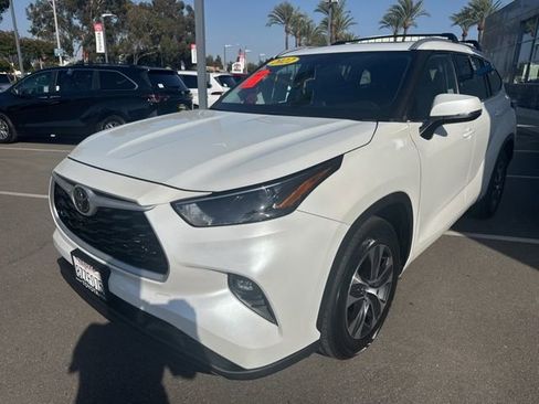 Used 2022 Toyota Highlander XLE FWD image 13