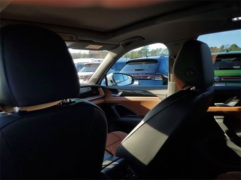 New 2026 Volkswagen Tiguan SEL R-Line image 11