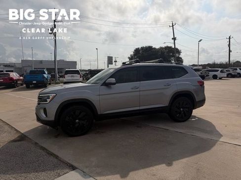 Used 2024 Volkswagen Atlas SE image 1