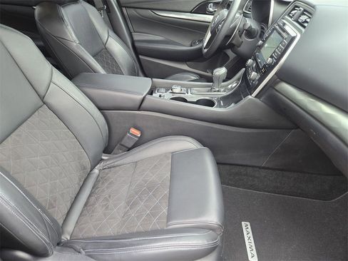 Used 2018 Nissan Maxima SR image 15