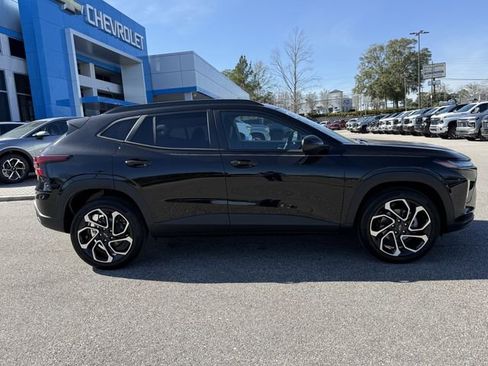 New 2026 Chevrolet Trax RS image 2