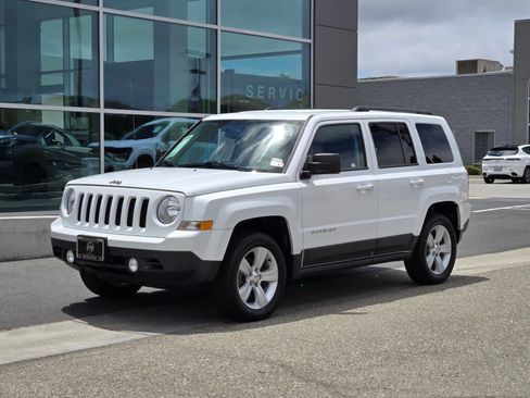 Used 2017 Jeep Patriot Latitude AWD/4WD image 8