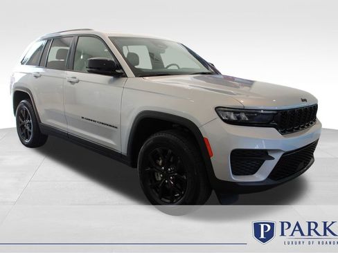 Used 2025 Jeep Grand Cherokee Altitude image 1