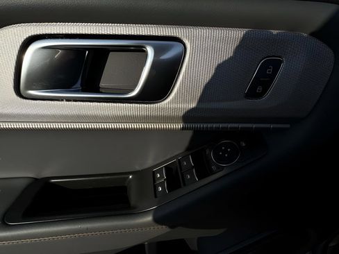 New 2026 Ford Explorer Active w/ Active Comfort Package image 15