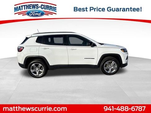 Used 2024 Jeep Compass Latitude image 3