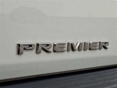 Used 2024 Chevrolet Suburban Premier image 31