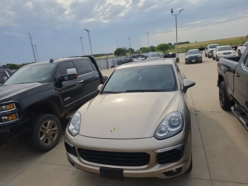 Used 2015 Porsche Cayenne Diesel AWD/4WD image 10
