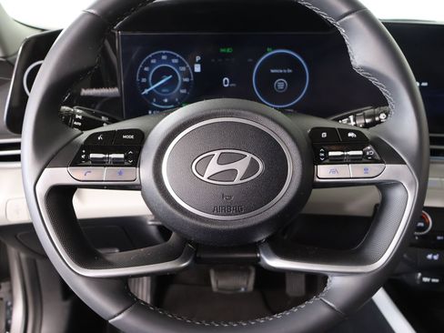 Certified 2024 Hyundai Elantra Limited image 3