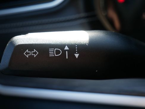 Used 2023 Jeep Grand Cherokee Limited w/ Luxury Tech Group II image 29