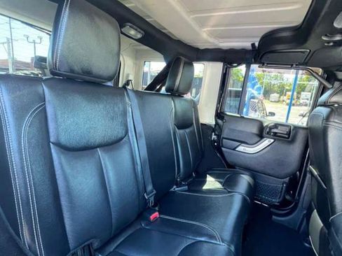Used 2015 Jeep Wrangler Unlimited Rubicon AWD/4WD image 28