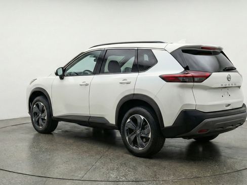 Used 2025 Nissan Rogue SV image 6