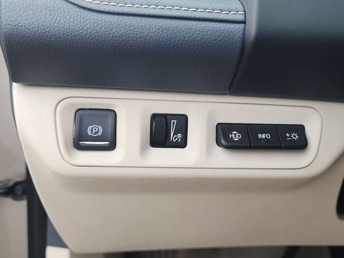 Certified 2022 GMC Acadia Denali w/ Denali Technology Package AWD/4WD image 18