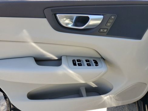 Certified 2024 Volvo XC60 B5 Plus AWD/4WD image 19