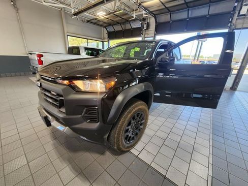 Used 2026 Chevrolet Colorado Trail Boss AWD/4WD image 3