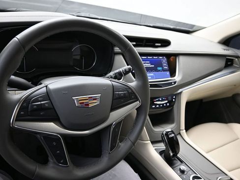 Certified 2022 Cadillac XT5 Premium Luxury AWD/4WD image 14