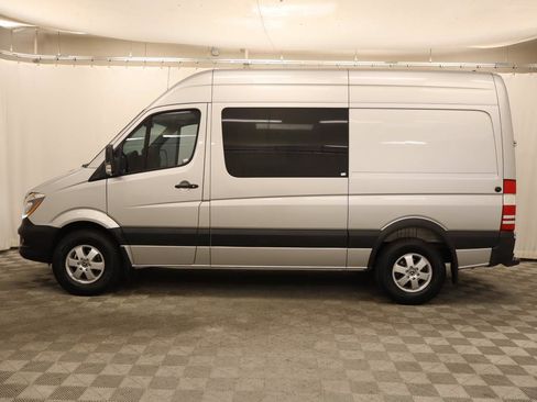 Used 2018 Mercedes-Benz Sprinter 2500 image 2