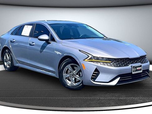 Used 2022 Kia K5 LXS FWD image 1