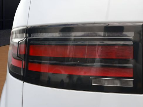 Used 2023 Land Rover Discovery S R-Dynamic AWD/4WD image 44