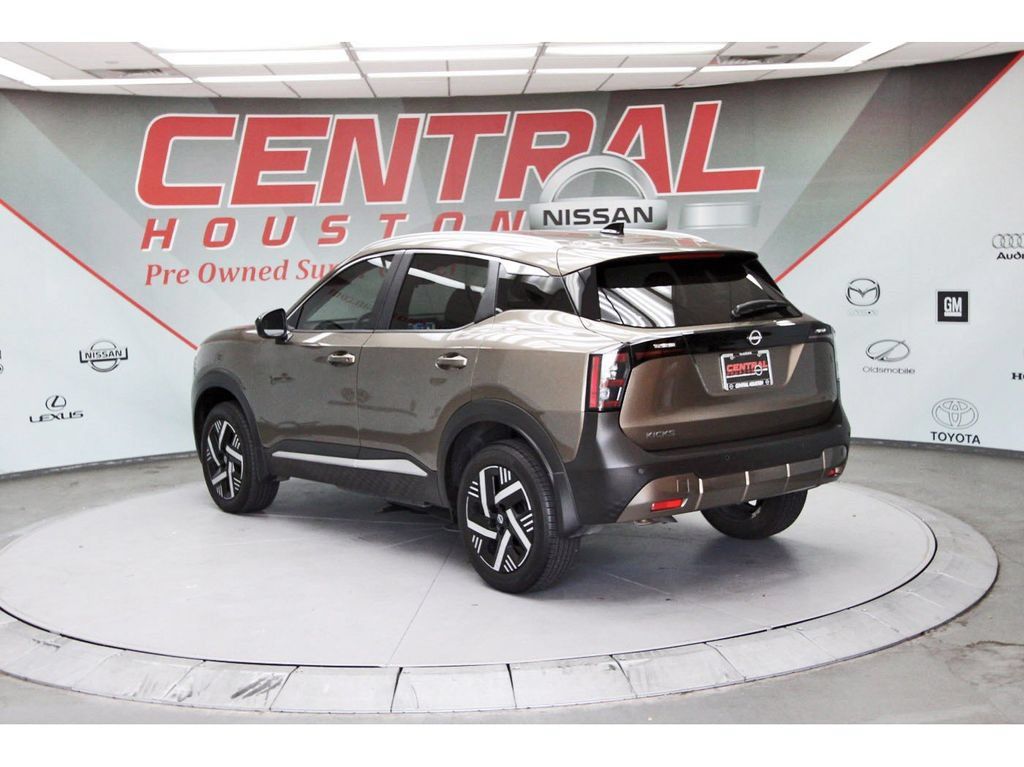 Used 2026 Nissan Kicks SV FWD image 3